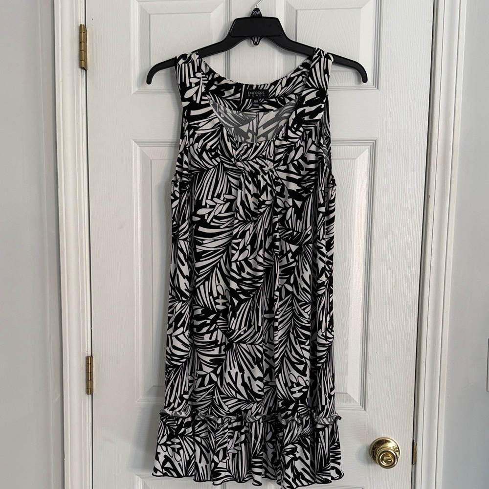 Black and White Leaf Print Sleeveless Dress